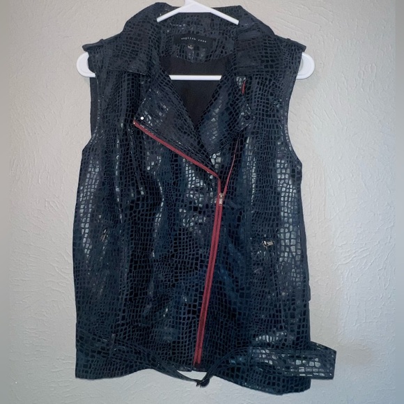 New English rose black vest with red zipper snake skin pattern ￼ - Picture 3 of 8